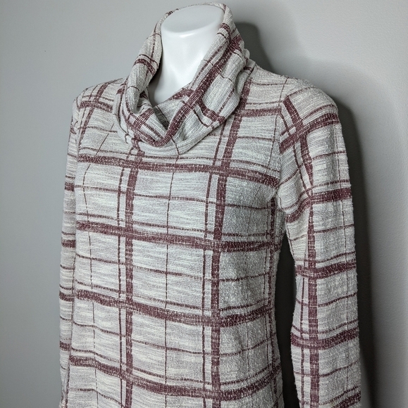 ✨3/$15 The Limited white & red cowl neck sweater XS - Picture 2 of 8